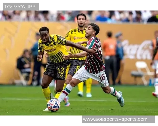 吉滕斯分享英格兰U21队友间的UNO游戏乐趣期待在欧洲杯中取得胜利