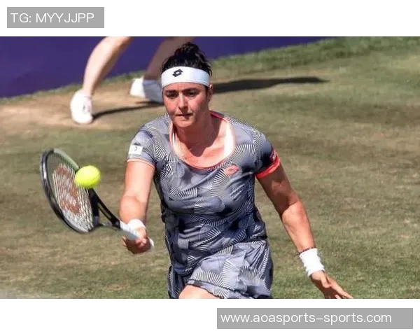 米体报道罗马中场科内脚踝状况良好明天将进行进一步检查确认