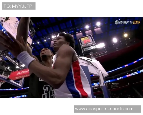 克拉克斯顿表现出色14投8中砍下21分8篮板4助攻2抢断2盖帽